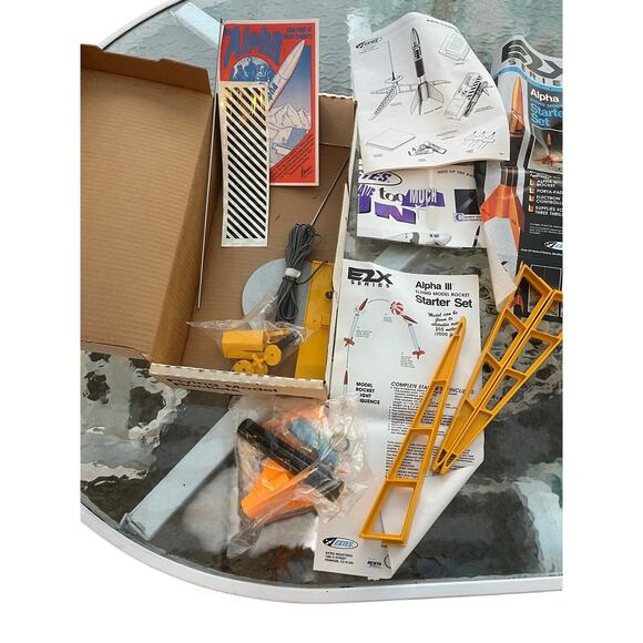 1990s Estes Alpha III Flying model Rocket starter kit -Boxed- No engine - Picture 2 of 8